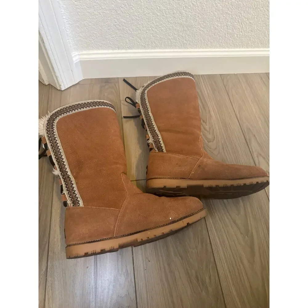 LAMO Madelyn Boots Womens Sz 8 Chestnut Suede Lace Up Back Sonoran Winter